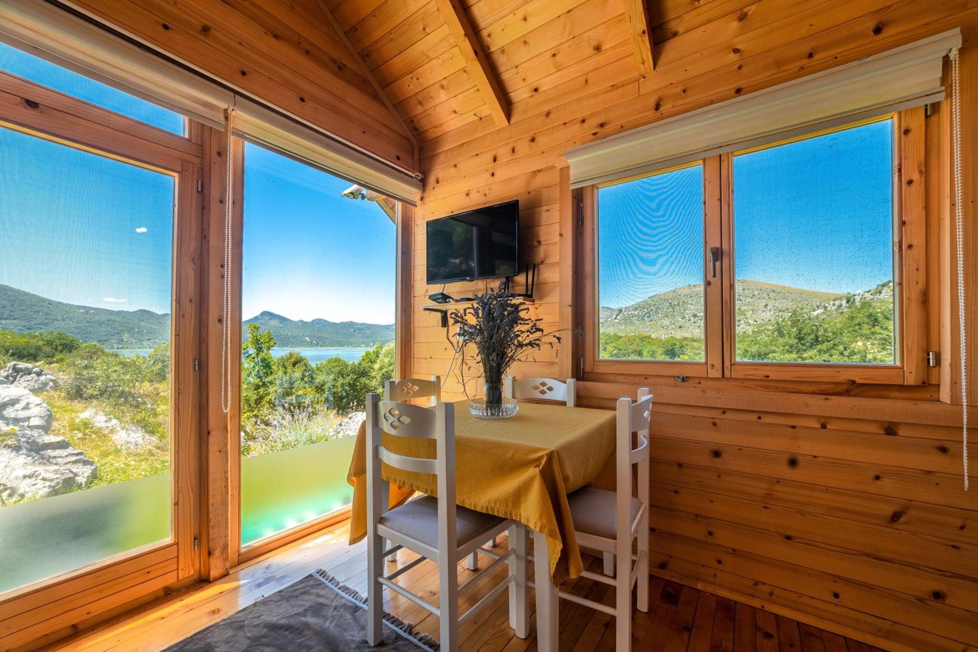 Boljesestre Lake Retreat Golubovci ภายนอก รูปภาพ